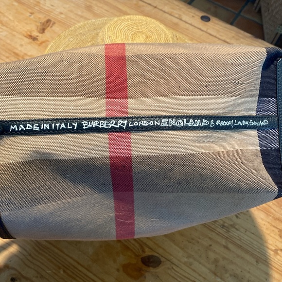 🎉 AUTHENTIC BURBERRY REVERSIBLE DOODLE CANVAS TOTE‼️ - Picture 11 of 17